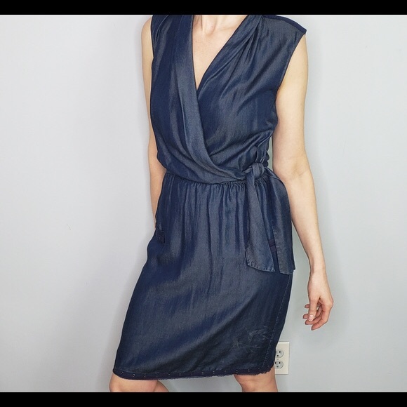 Elie Tahari Dresses & Skirts - Elie Tahari Chambray Dress